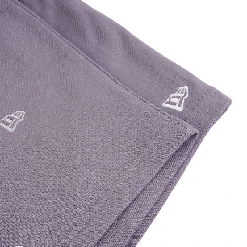 男子满印刺绣针织短裤