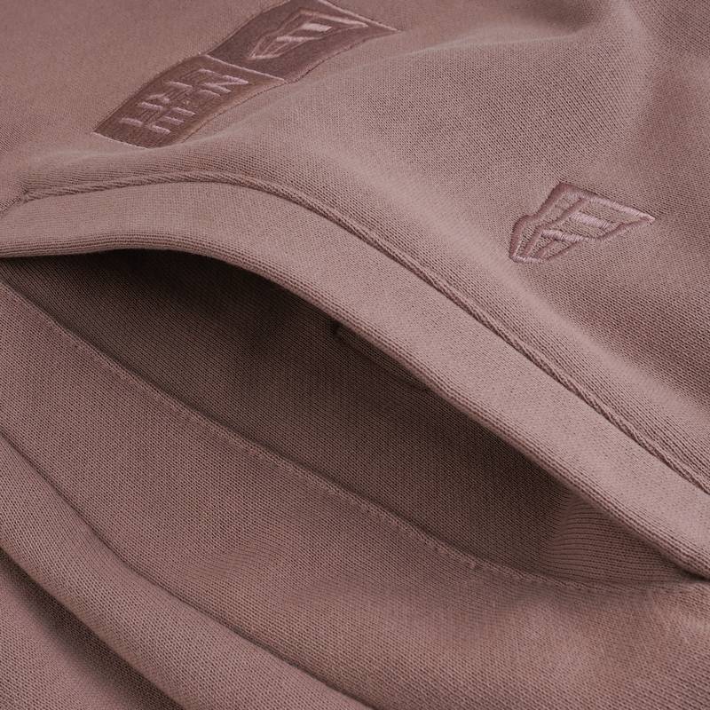 男子满印刺绣针织休闲短裤