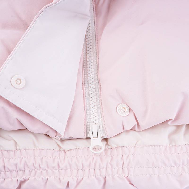 女子连帽撞色羽绒服