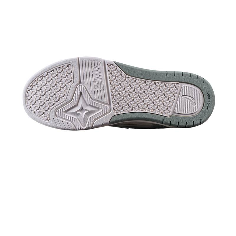 女子潮流撞色厚底时尚板鞋