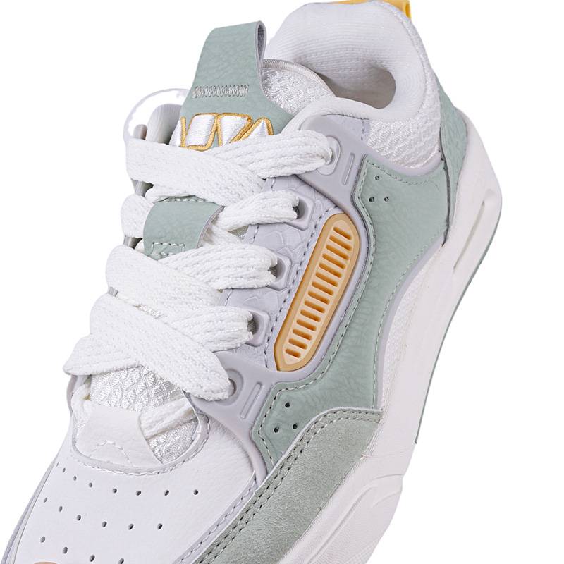 女子潮流撞色厚底时尚板鞋