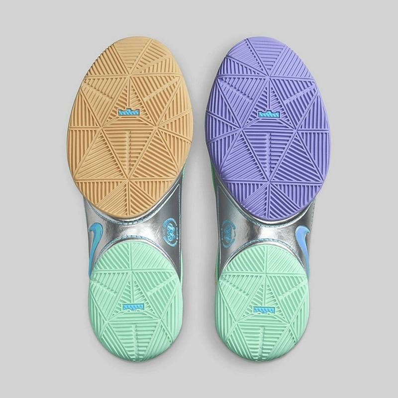 LEBRON 22詹姆斯22男子实战篮球鞋FZ1098100