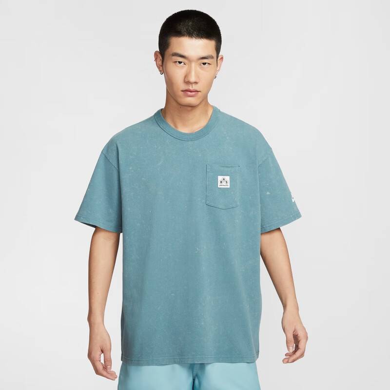 男子口袋T恤