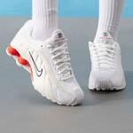 女子NIKE SHOX R4运动休闲鞋AR3565-103