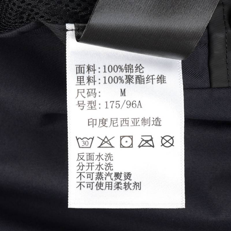 男装户外钛金系列轻盈冲锋衣WE5225010