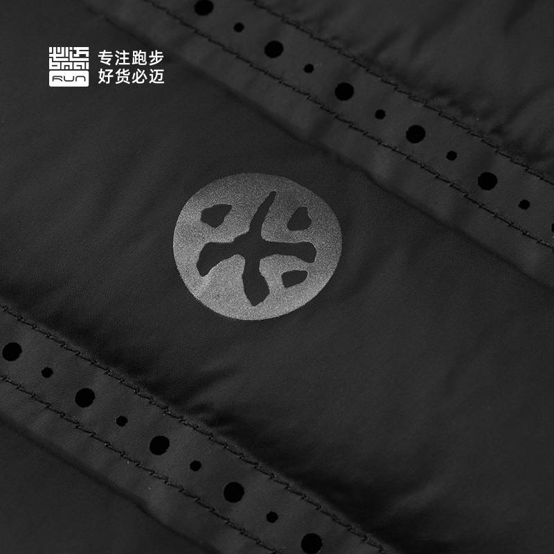 女子跑步轻量鹅绒马甲v3夜幕黑FRWL006-1