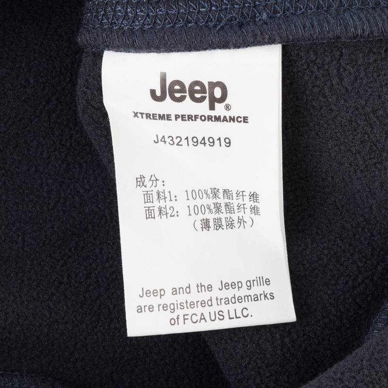 男子抓绒马甲J432194919