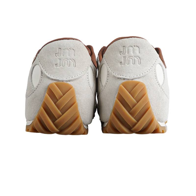 女款时尚休闲鞋