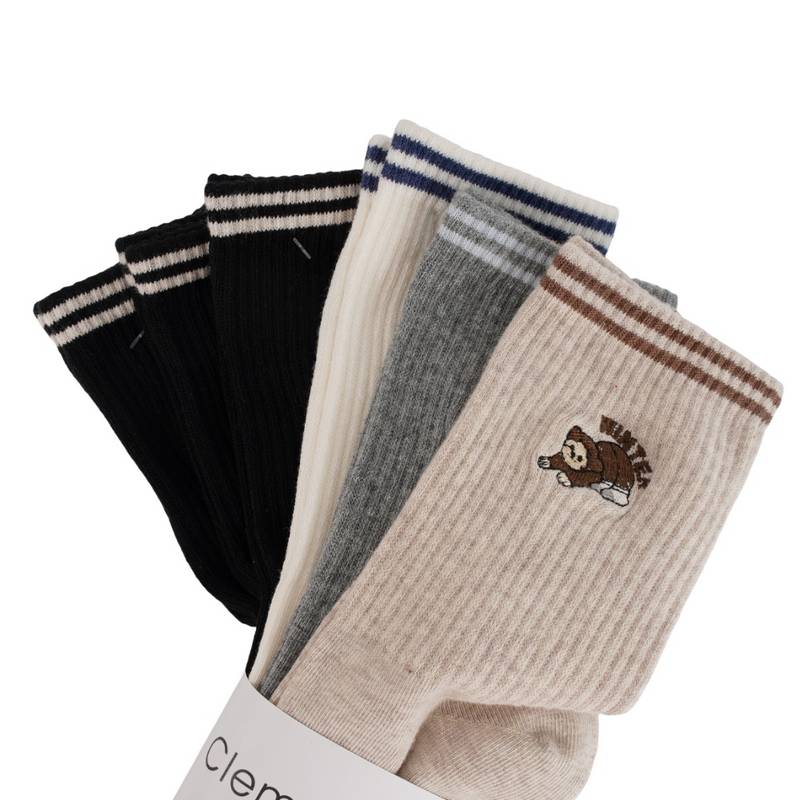 女子高筒休闲袜三双装（颜色随机）