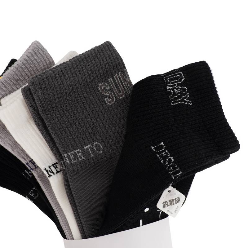 男子字母印花中筒袜三双装（颜色随机）